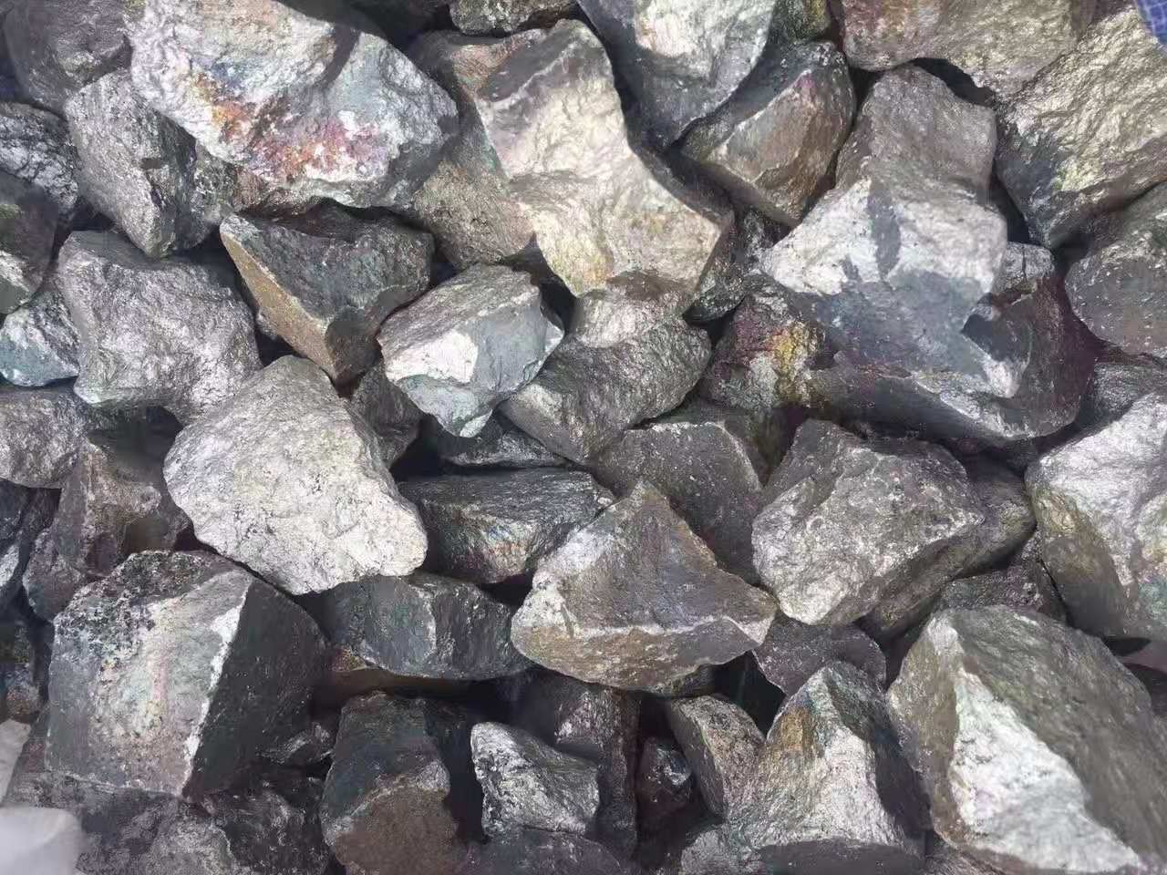 钒价小幅上涨，整体行情偏强震荡运行